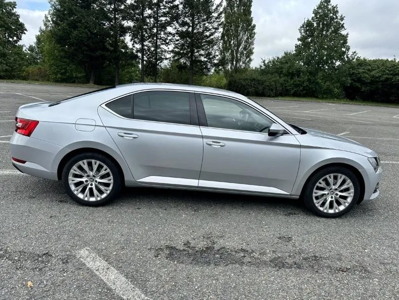 Skoda Superb 2.0TDI Image 4