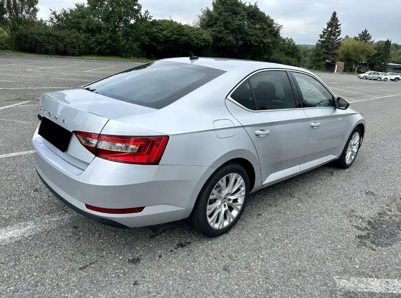 Skoda Superb 2.0TDI Image 5